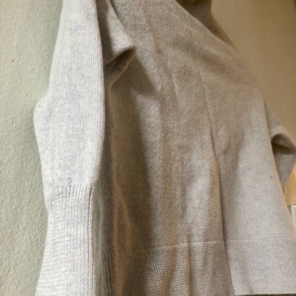 Wilfred 100% wool mockeck /turtleneck sweater - Picture 3 of 5